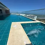 Modernos Apartamentos a Pocos Pasos de Playa Azul y del Centro de Convenciones de Las Américas