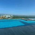 Modernos Apartamentos a Pocos Pasos de Playa Azul y del Centro de Convenciones de Las Américas