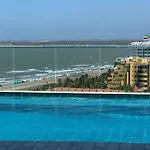 Modernos Apartamentos a Pocos Pasos de Playa Azul y del Centro de Convenciones de Las Américas